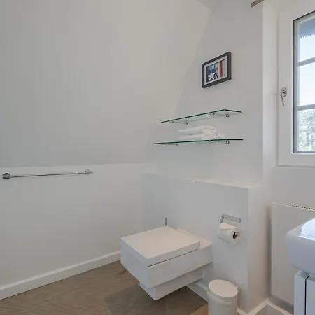 Hues Claire Apartment