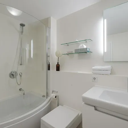 Apartment Hues Claire *