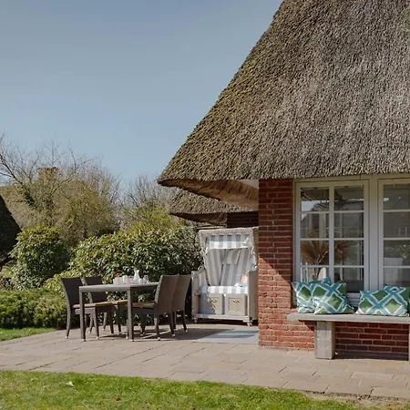 Hues Claire Apartment *